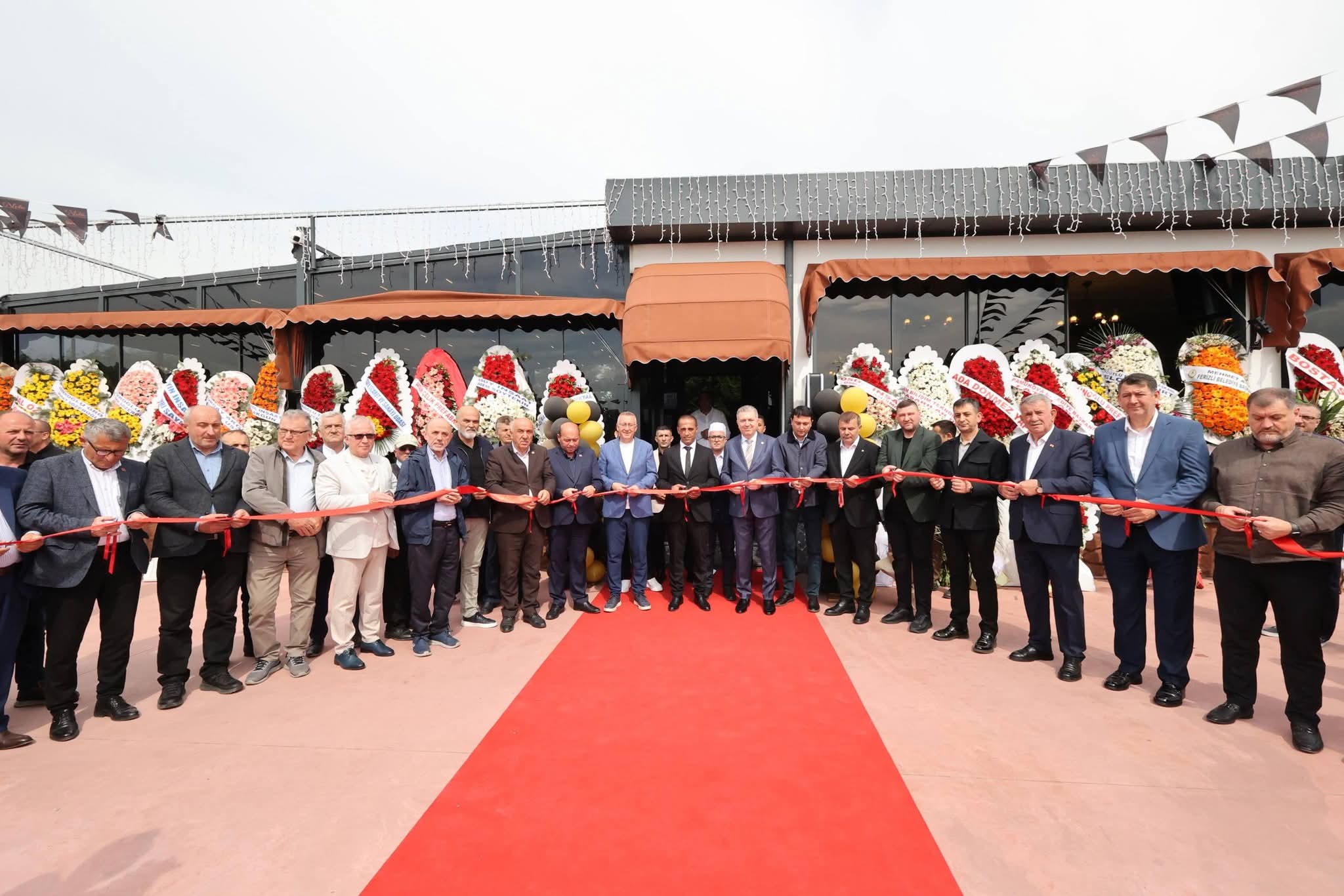 Nola Cafe & Restaurant; duâlarla hizmete açıldı