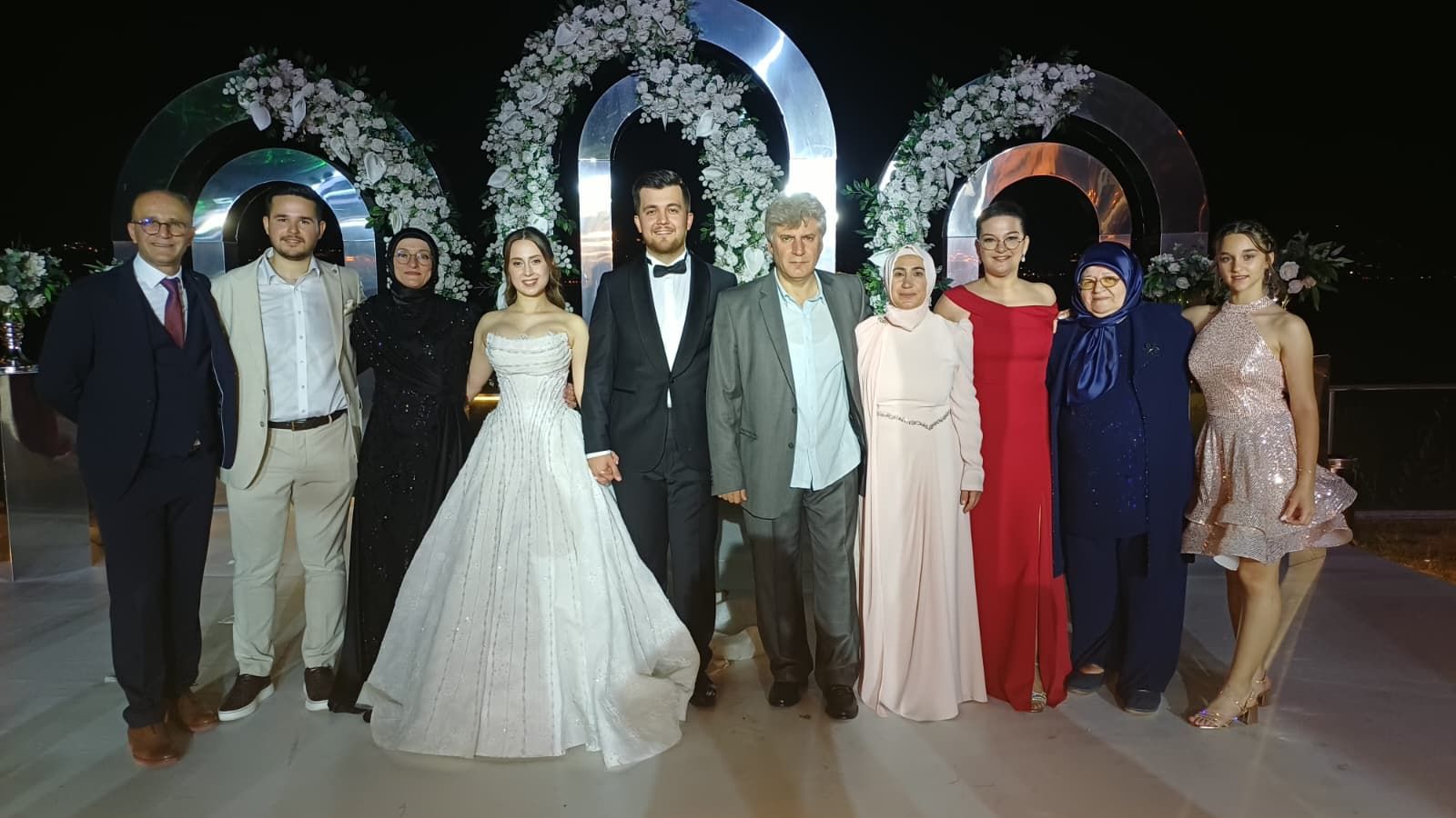 Yeşilin ve Sapanca Gölü’nün buluştuğu noktada görkemli düğün