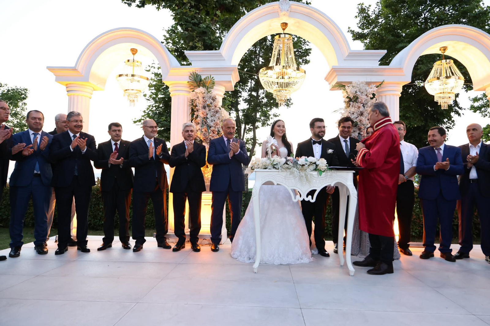 Devlet Protokolü Çakacak Ailesinin mutlu gününde buluştu