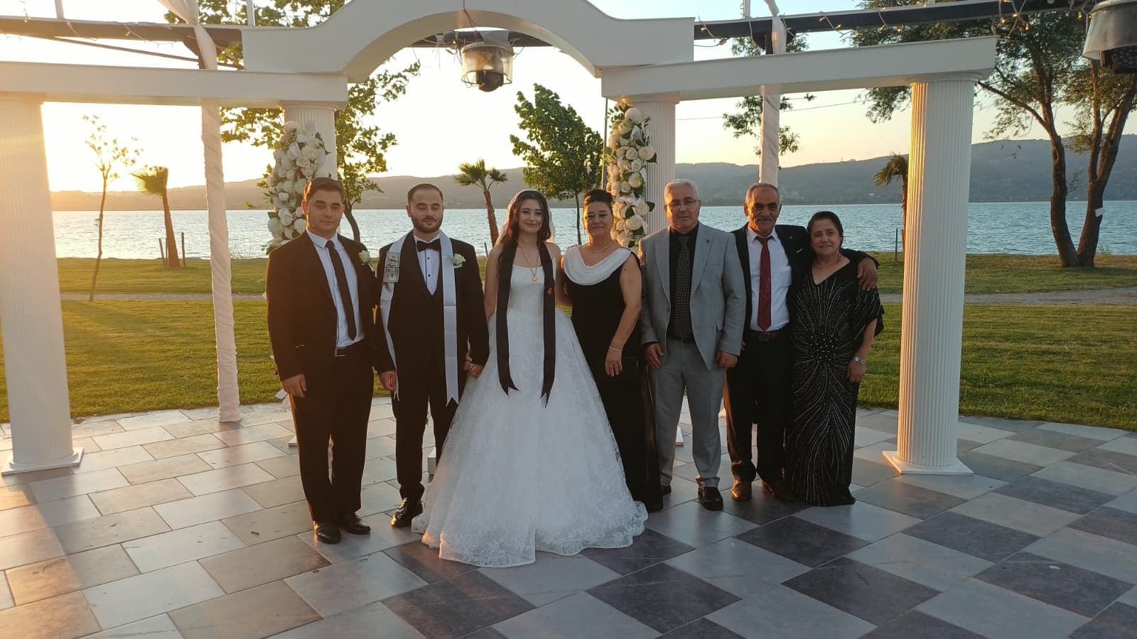 Dilara Yaren ile Umut Sapanca Gölü kıyısında ömür boyu mutluluğa “evet” dediler