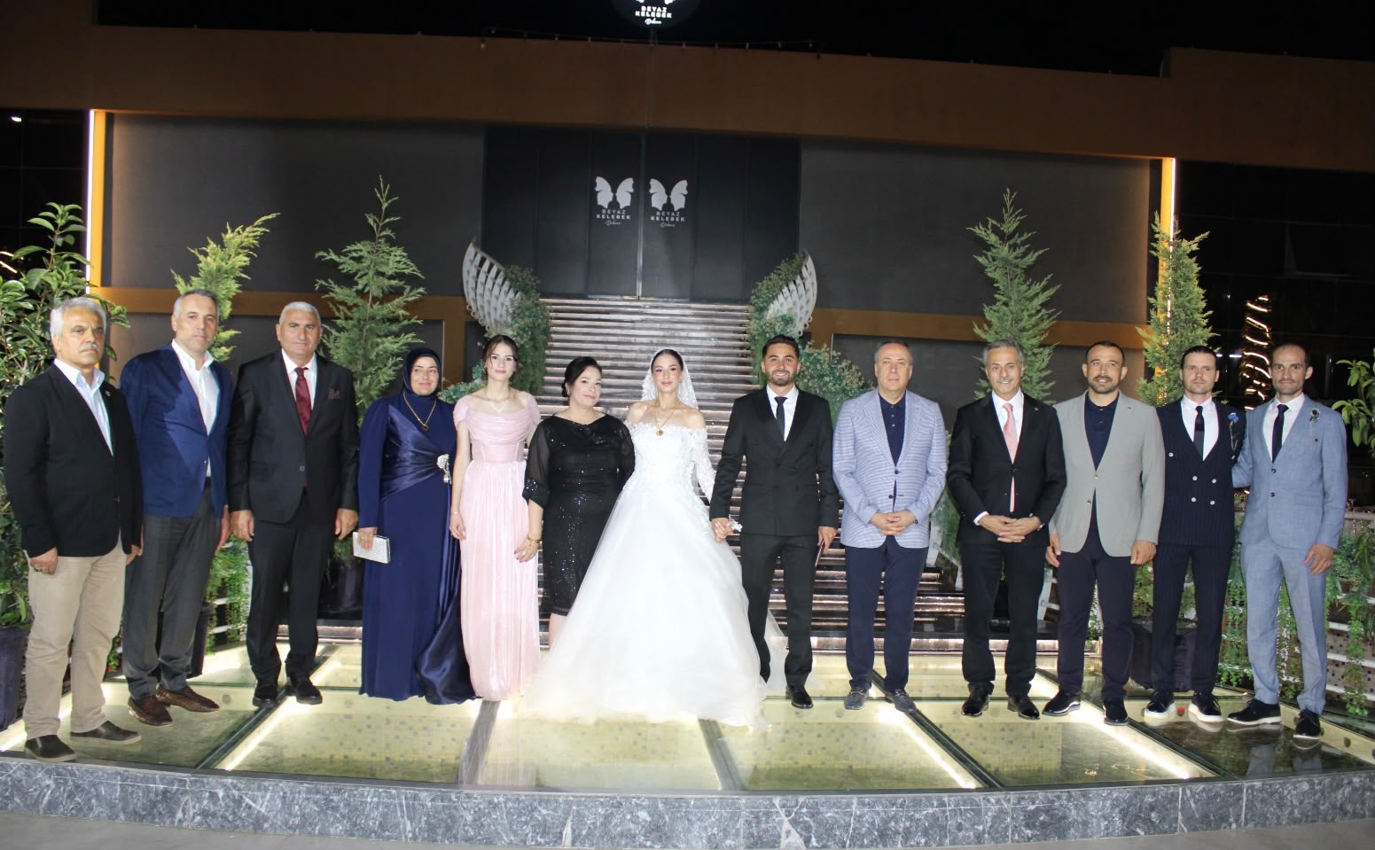 Melike ve Şükrü görkemli düğünle hayatlarını birleştirdi