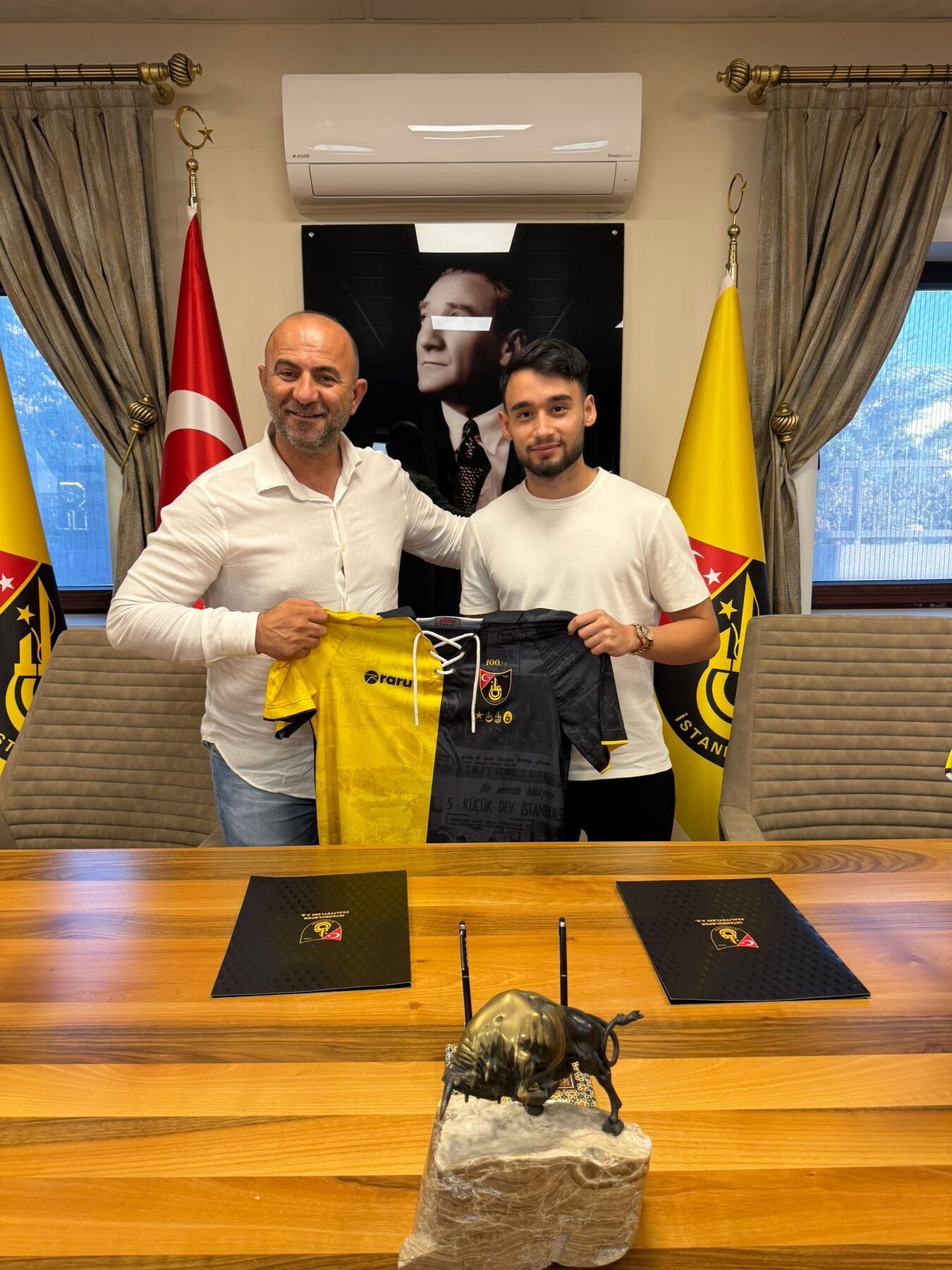 Ünal Emre Durmuşhan İstanbulspor’a imza attı